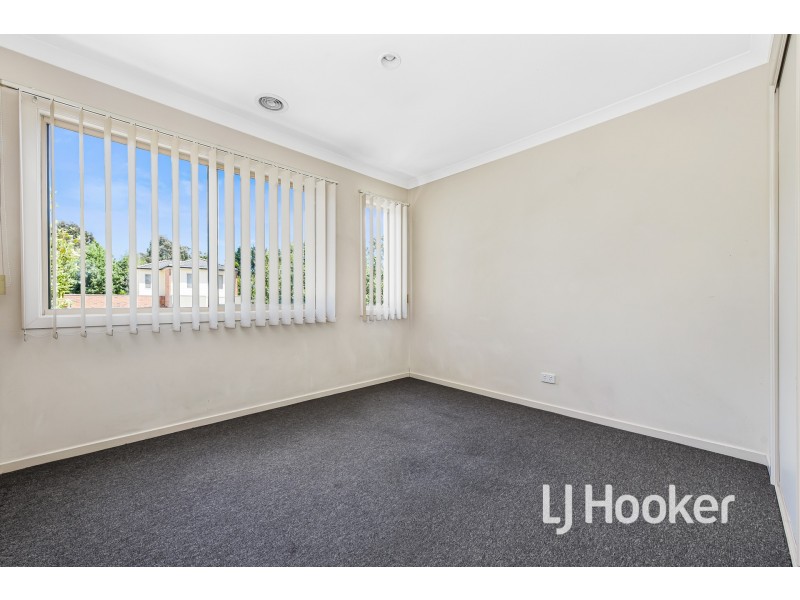 18 Melzak Way, Berwick VIC 3806