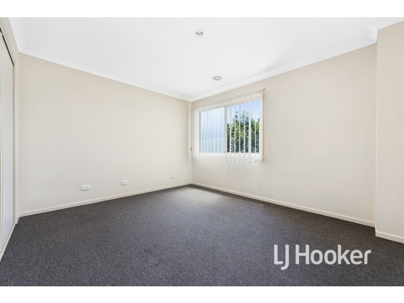 18 Melzak Way, Berwick VIC 3806