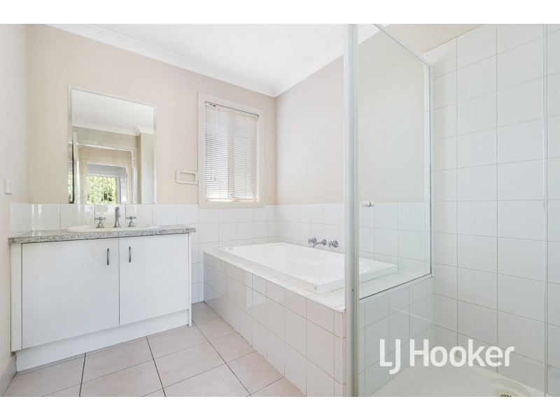 18 Melzak Way, Berwick VIC 3806