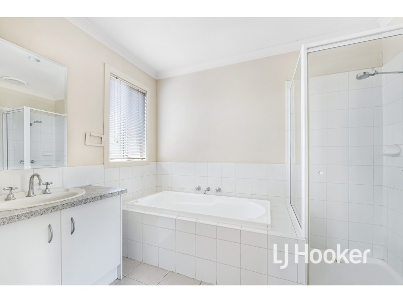 18 Melzak Way, Berwick VIC 3806