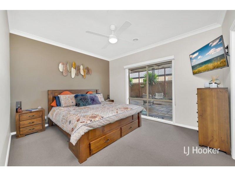 57 Henry Lawson Drive, Lynbrook VIC 3975
