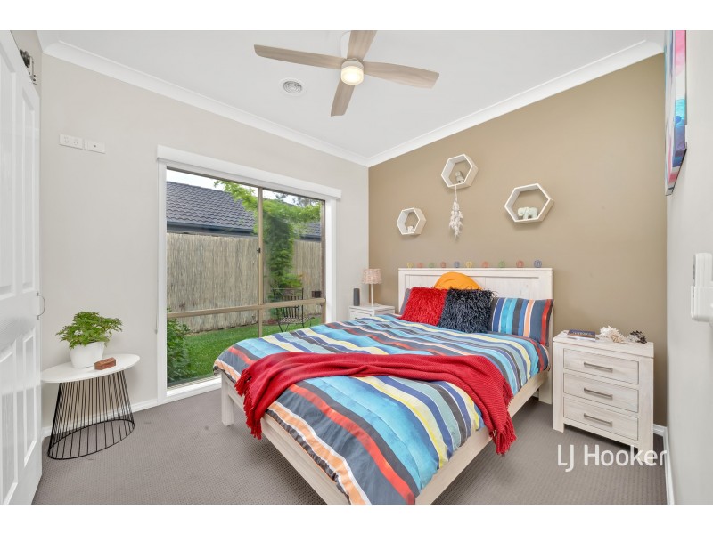 57 Henry Lawson Drive, Lynbrook VIC 3975