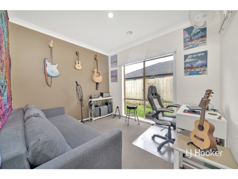 57 Henry Lawson Drive, Lynbrook VIC 3975