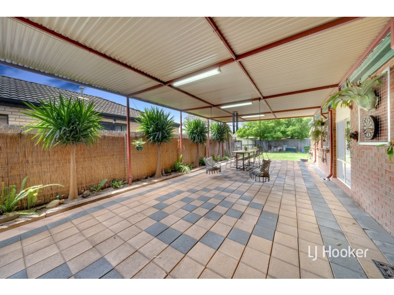 57 Henry Lawson Drive, Lynbrook VIC 3975