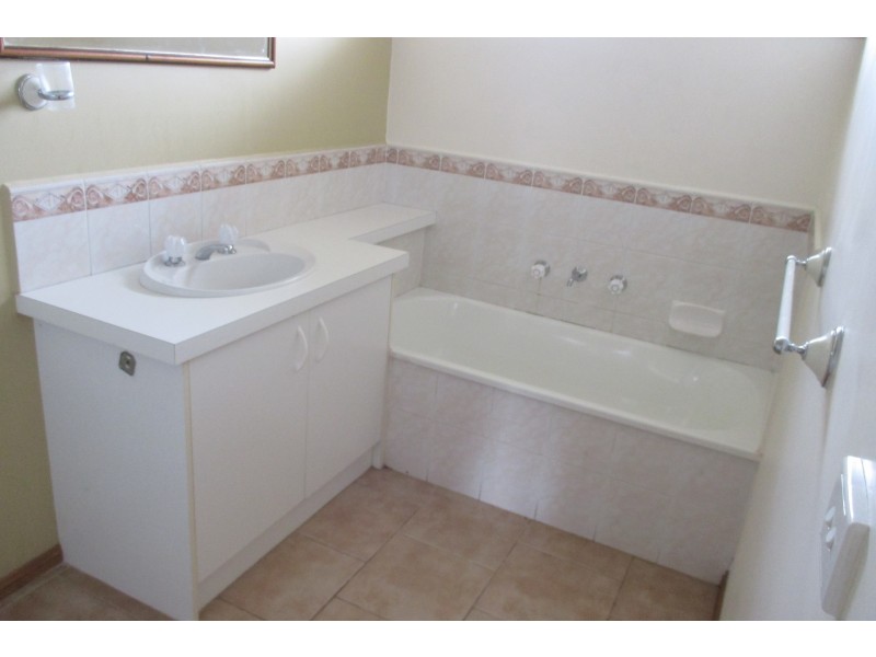 2 Bluegum Way, Hampton Park VIC 3976