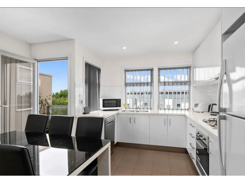 9/302 Golf Links Road, Narre Warren VIC 3805