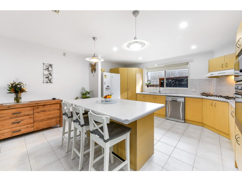 10 Nuzla Court, Hampton Park VIC 3976