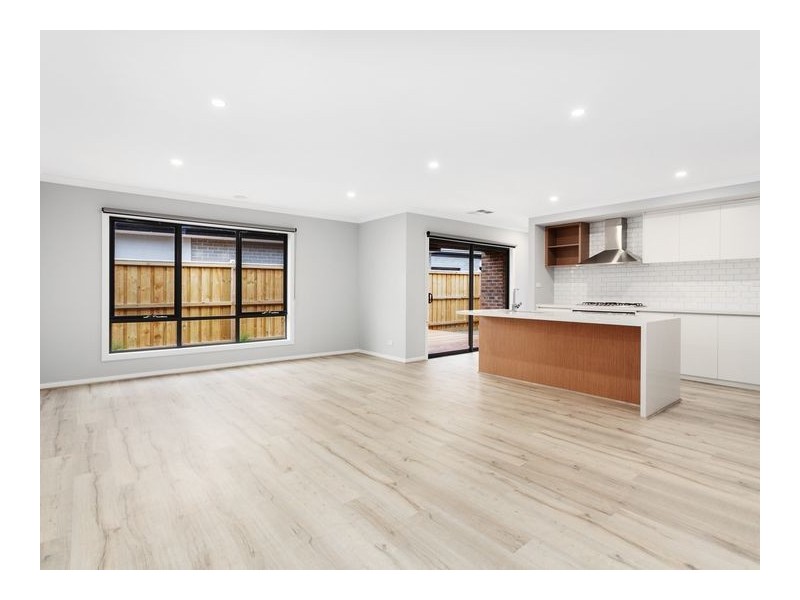 16 Optima Street, Officer VIC 3809