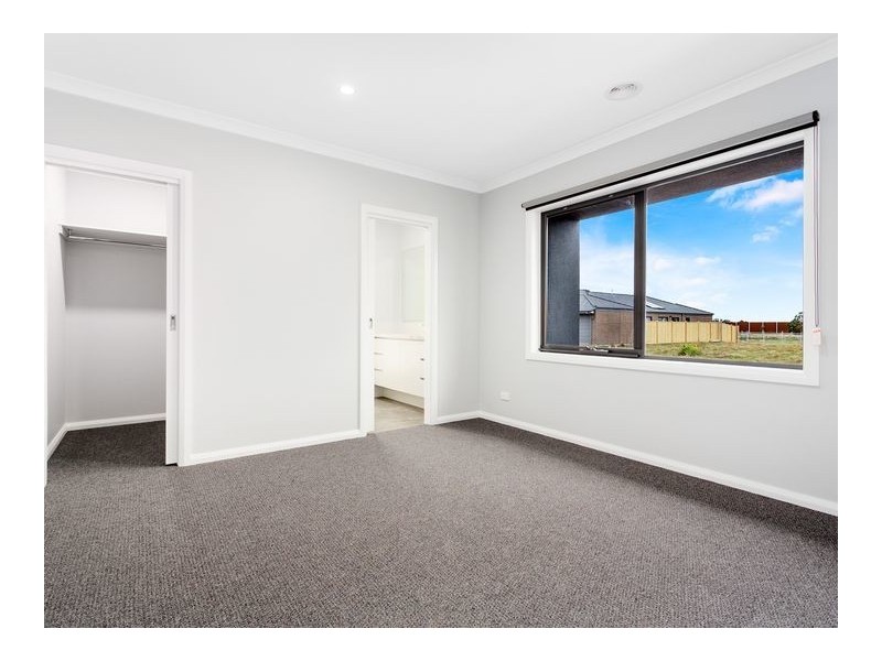 16 Optima Street, Officer VIC 3809