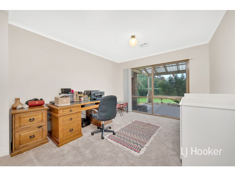 64-66 Kennington Park Drive, Endeavour Hills VIC 3802