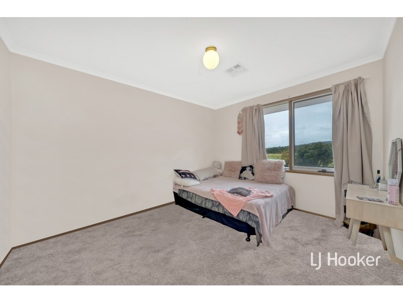 64-66 Kennington Park Drive, Endeavour Hills VIC 3802
