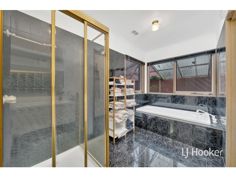 64-66 Kennington Park Drive, Endeavour Hills VIC 3802