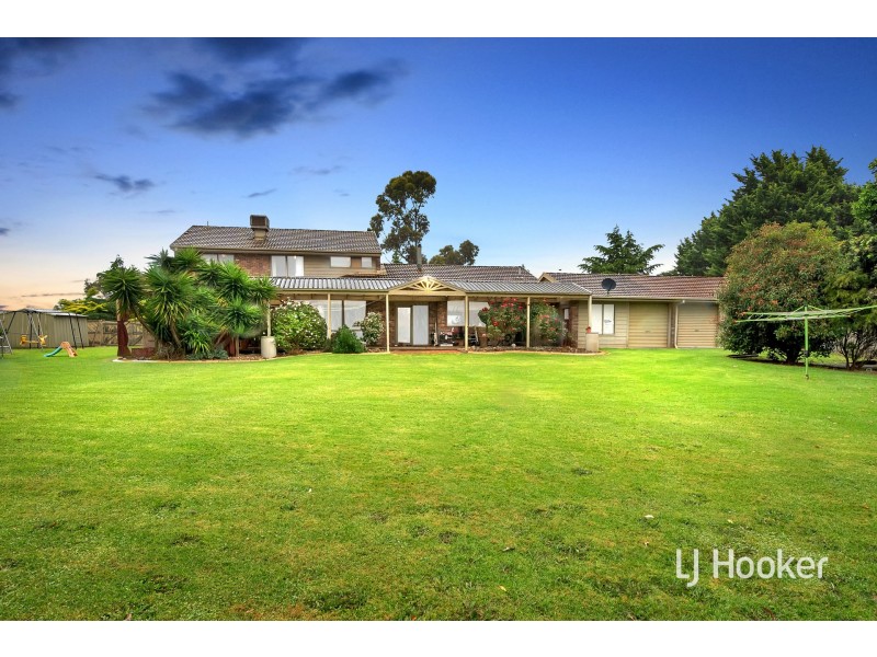 64-66 Kennington Park Drive, Endeavour Hills VIC 3802