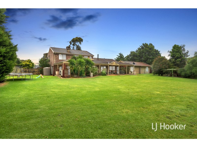 64-66 Kennington Park Drive, Endeavour Hills VIC 3802