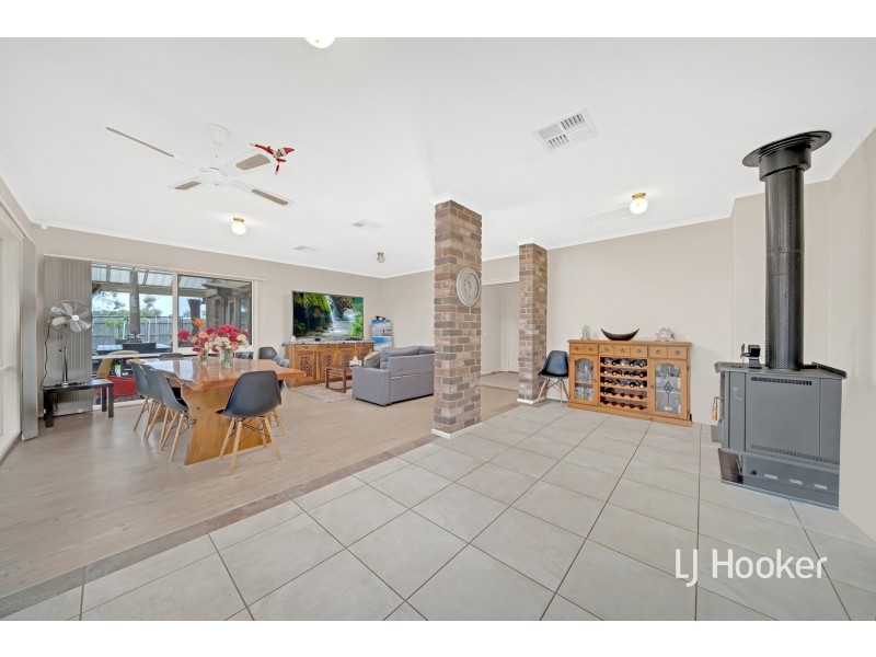 64-66 Kennington Park Drive, Endeavour Hills VIC 3802