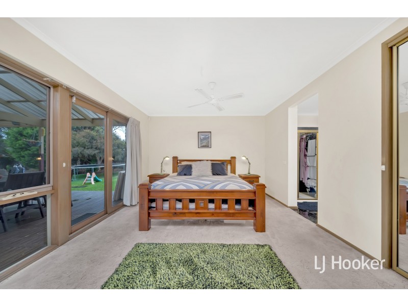 64-66 Kennington Park Drive, Endeavour Hills VIC 3802