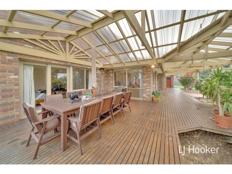 64-66 Kennington Park Drive, Endeavour Hills VIC 3802