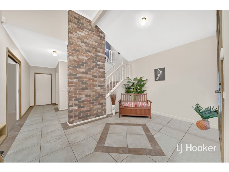 64-66 Kennington Park Drive, Endeavour Hills VIC 3802