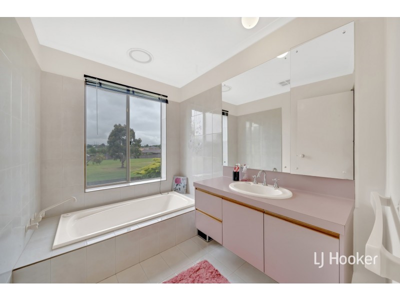64-66 Kennington Park Drive, Endeavour Hills VIC 3802