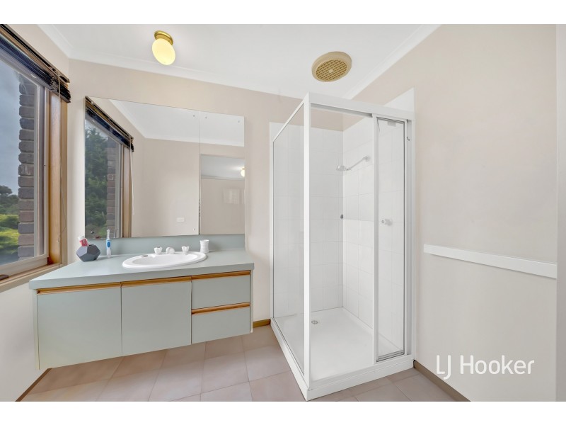 64-66 Kennington Park Drive, Endeavour Hills VIC 3802