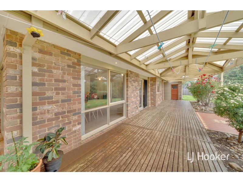 64-66 Kennington Park Drive, Endeavour Hills VIC 3802