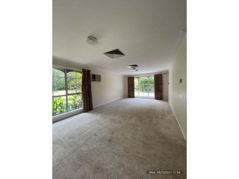 9 Oaktree Drive, Pakenham VIC 3810