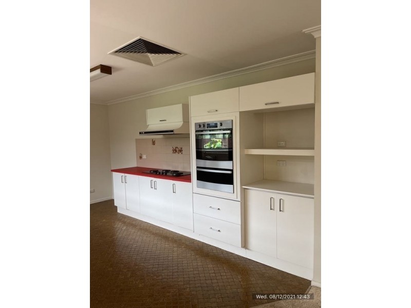 9 Oaktree Drive, Pakenham VIC 3810