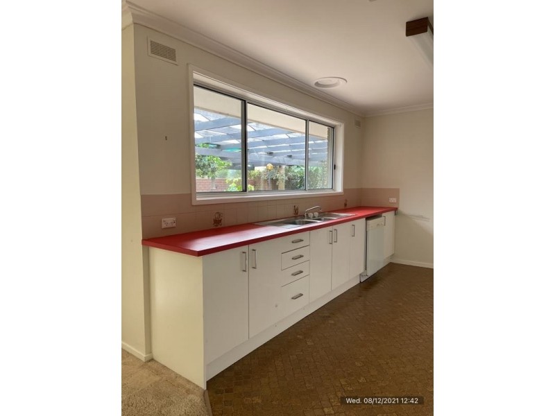 9 Oaktree Drive, Pakenham VIC 3810