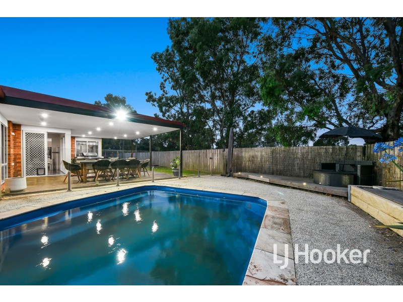 32 Branton Drive, Hampton Park VIC 3976