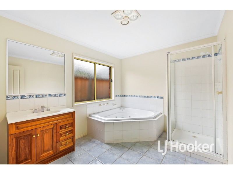 32 Branton Drive, Hampton Park VIC 3976