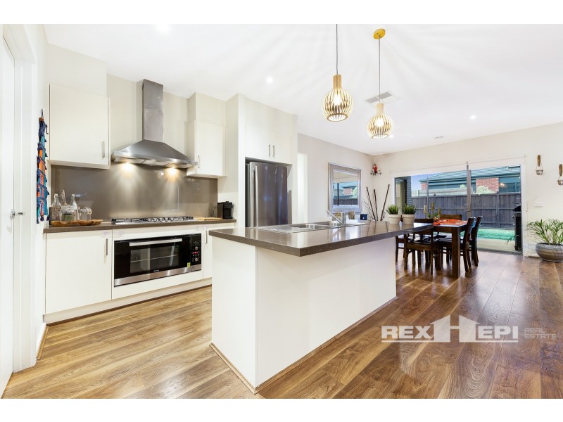 17 Avonbury Circuit, Cranbourne West VIC 3977