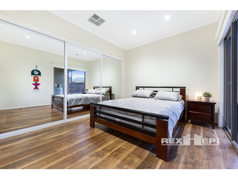 17 Avonbury Circuit, Cranbourne West VIC 3977
