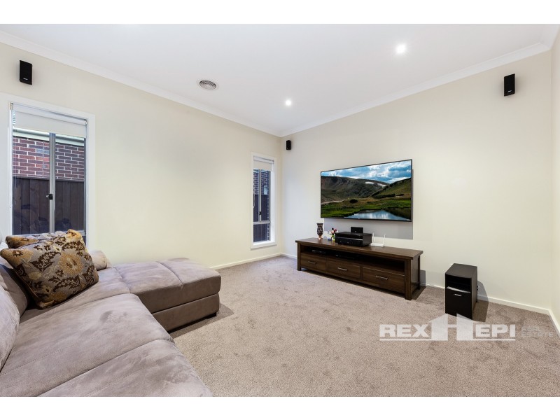 17 Avonbury Circuit, Cranbourne West VIC 3977