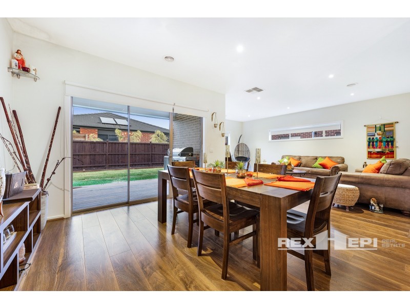 17 Avonbury Circuit, Cranbourne East VIC 3977