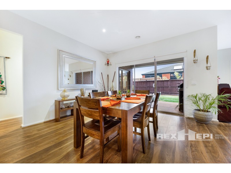 17 Avonbury Circuit, Cranbourne East VIC 3977