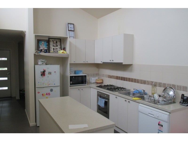 184 Paterson Drive, Lynbrook VIC 3975