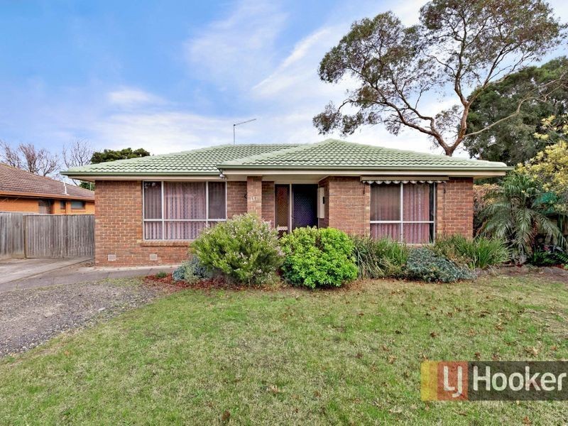 13 Oaktree Drive, Hampton Park VIC 3976