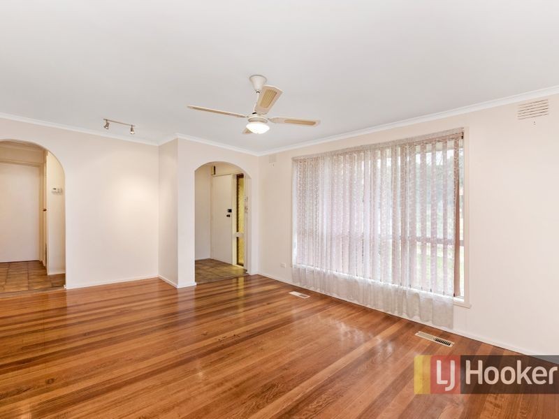 13 Oaktree Drive, Hampton Park VIC 3976