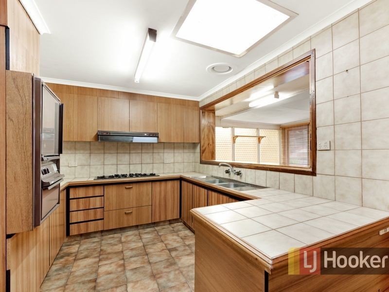 13 Oaktree Drive, Hampton Park VIC 3976