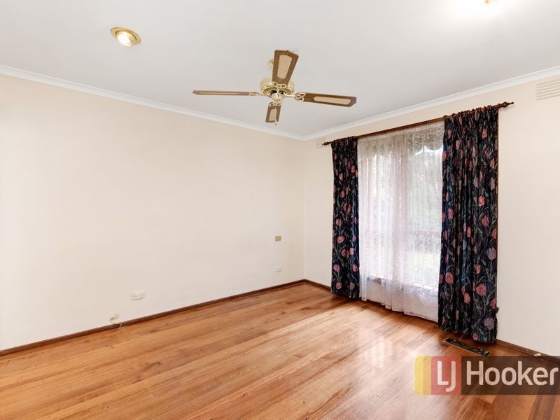13 Oaktree Drive, Hampton Park VIC 3976