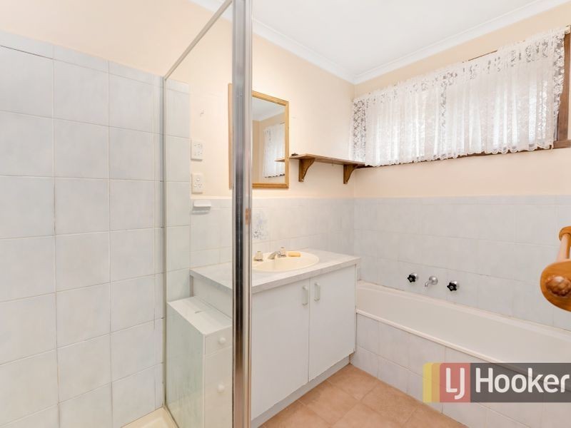 13 Oaktree Drive, Hampton Park VIC 3976