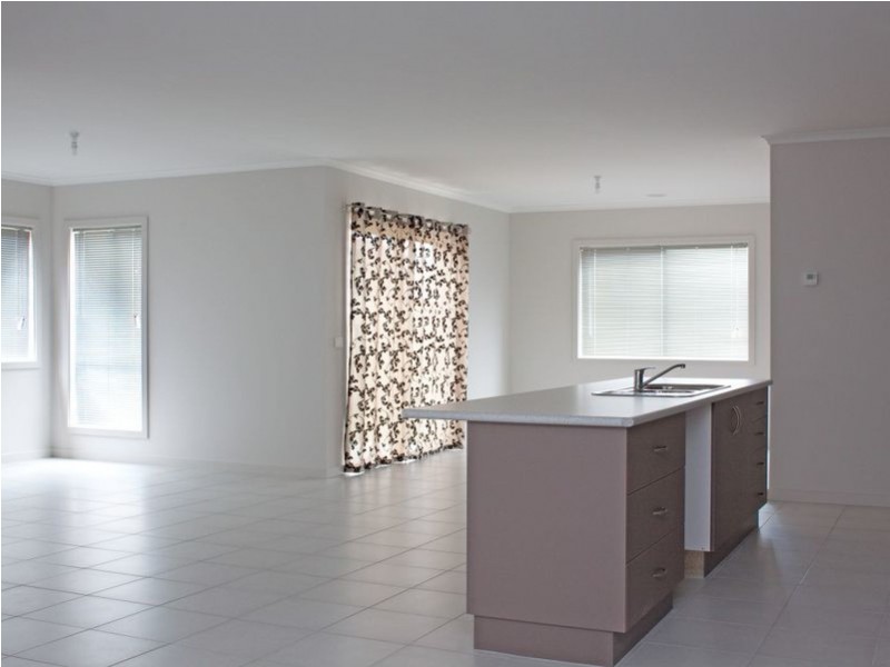 10 Tarragon Court, Lynbrook VIC 3975