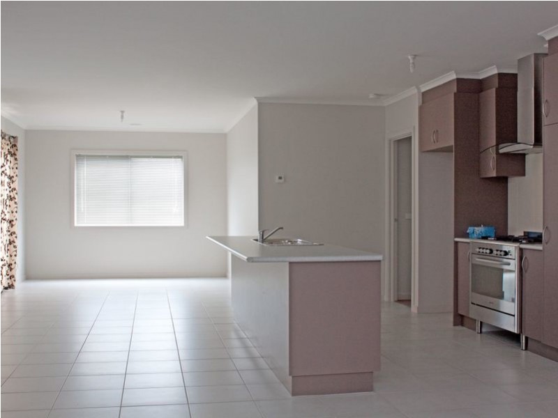 10 Tarragon Court, Lynbrook VIC 3975