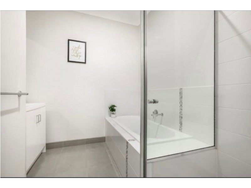 10 Kavanagh Lane, Clyde North VIC 3978