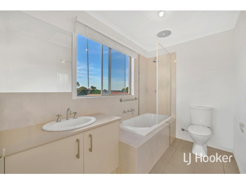 26 Dewpoint Crescent, Hampton Park VIC 3976