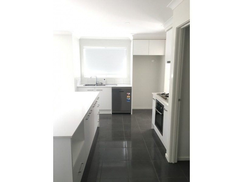 25 Langshan Road, Clyde North VIC 3978