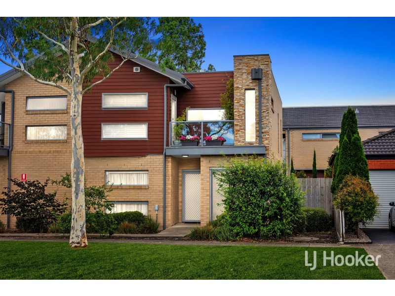 2 Hinterland Close, Lynbrook VIC 3975