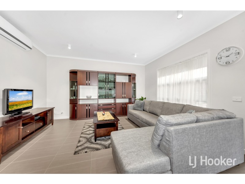2 Hinterland Close, Lynbrook VIC 3975