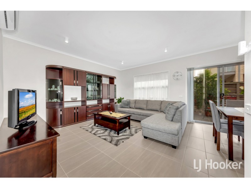 2 Hinterland Close, Lynbrook VIC 3975