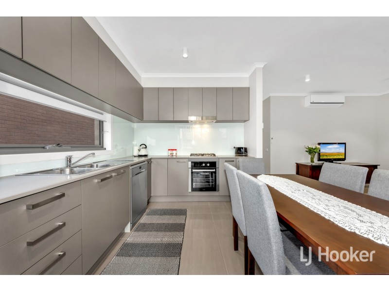 2 Hinterland Close, Lynbrook VIC 3975